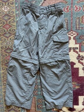Columbia Light Gray Outdoor Pants. Convertible. Size XXS